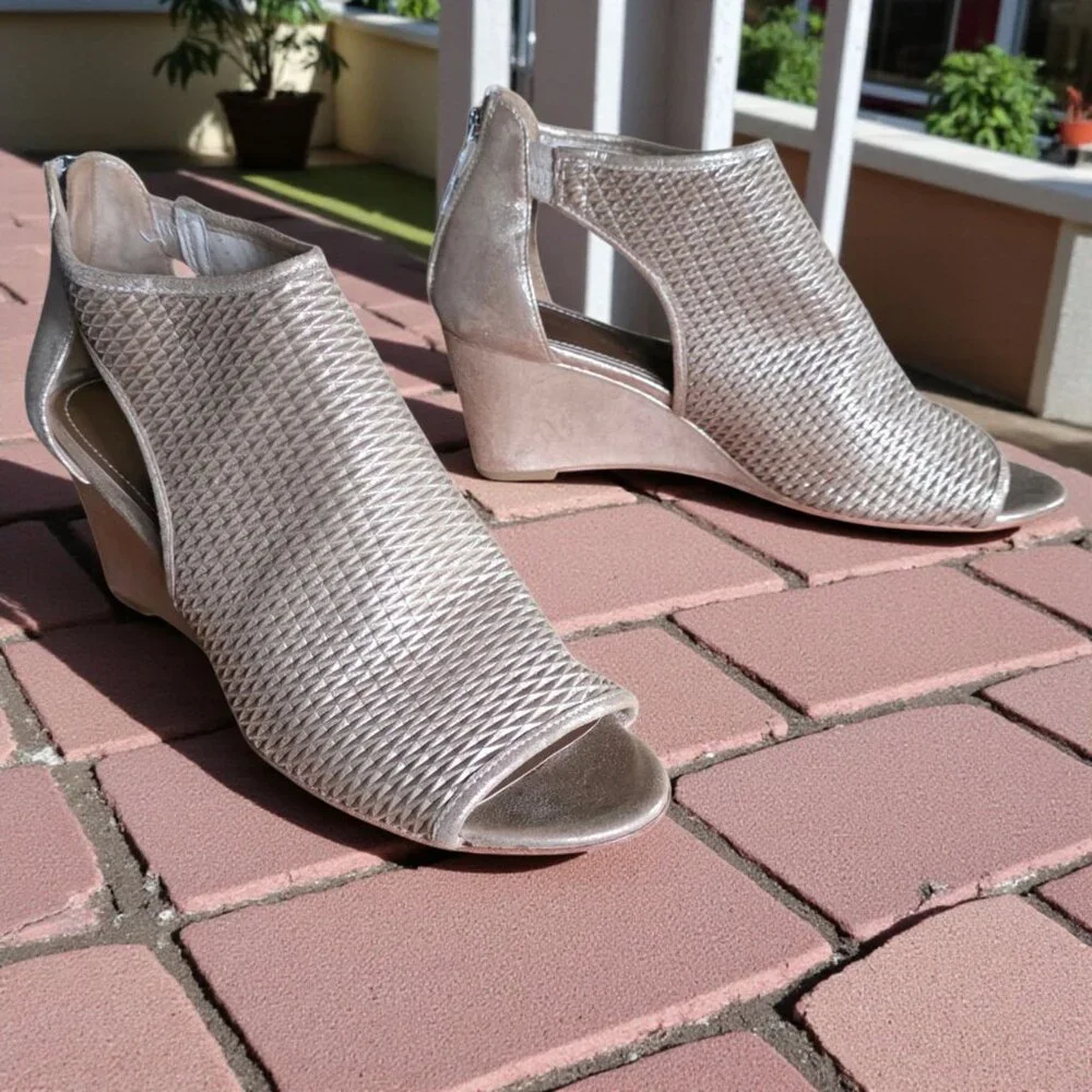 Donald J. Pliner these wedges